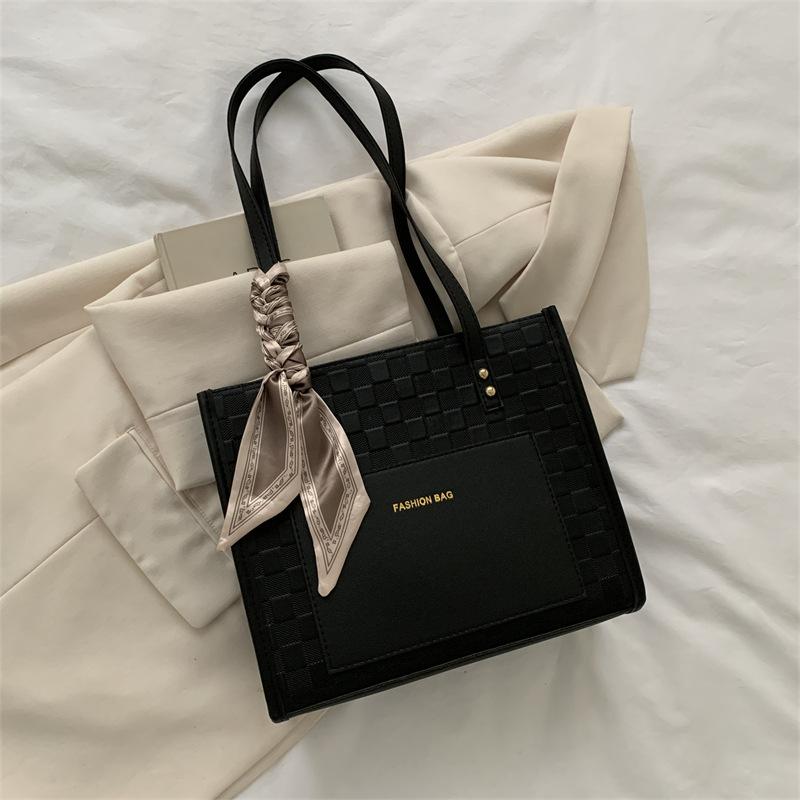 Silk scarf decorative temperament commuter bag women's autumn and winter new models are popular now textured shoulder tote bag