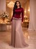 Elegantes Abendkleid mit hohem Bund, langen Ärmeln, Spitze und plissiertem Rüschenrock