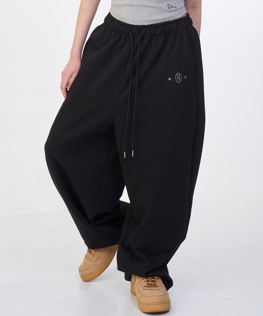 D.XO.H (Summer Fabric Added) Two Rivet Thunder Logo Big Wide Sweatpants Black