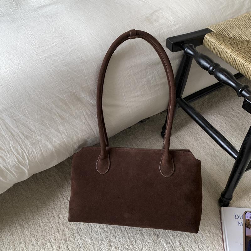 Large Capacity Bag Women's 2025 New High-end Retro Niche Super Fire Commuter Shoulder Bag Fashion Pillow Bag