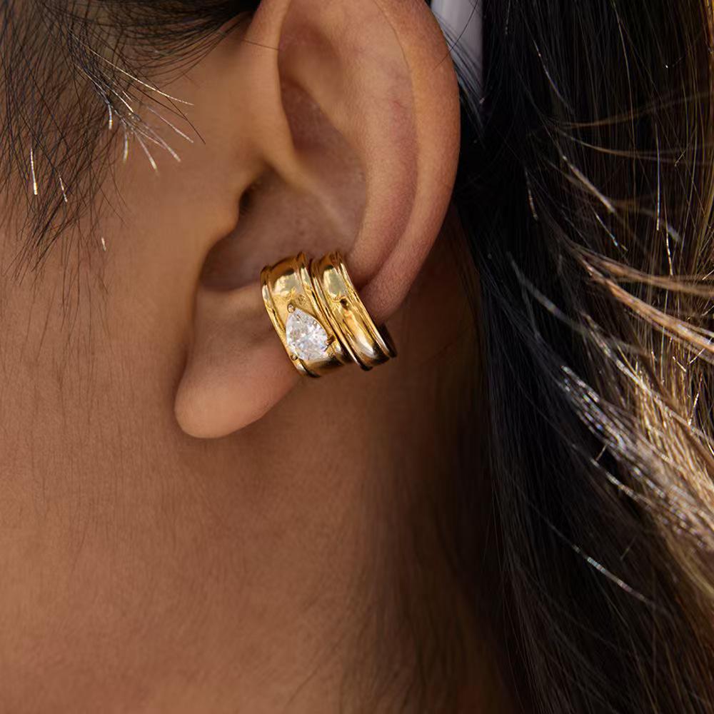 Stainless Steel Zirconia Ear Clips for Women – Luxury No-Piercing Earrings, European & American Style, Autumn & Winter Collection.
