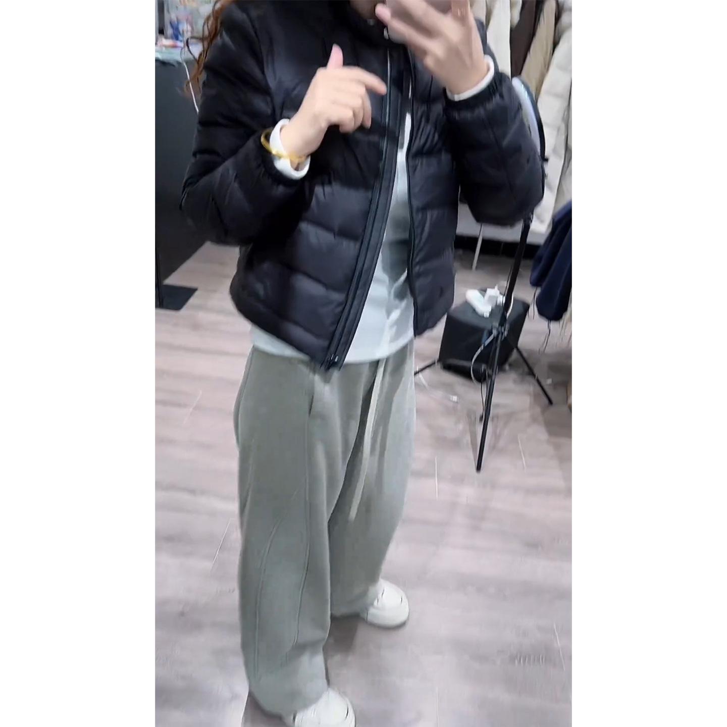 

Winter Light Women s Korean Style Two-Piece Set: Short Warm Cotton Jacket & High Waist Wide-Leg Pants M (95-105 Jin)