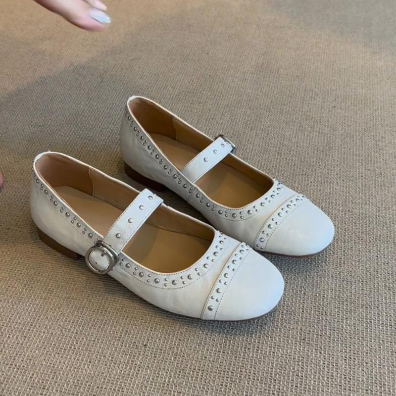 Versatile Rivet Commuter Shallow Mouth Single Shoes Women's Leather Thick Heel Retro Word Belt Mary Jane Shoes