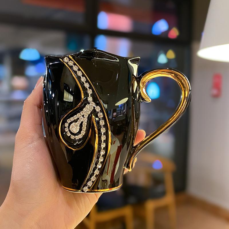 

Керамическая чашка для воды в европейском стиле «легкая роскошь», расписанная золотом вручную, изысканная бриллиантовая цепочка, парная чашка, подарочная коробка, бизнес-сувенир