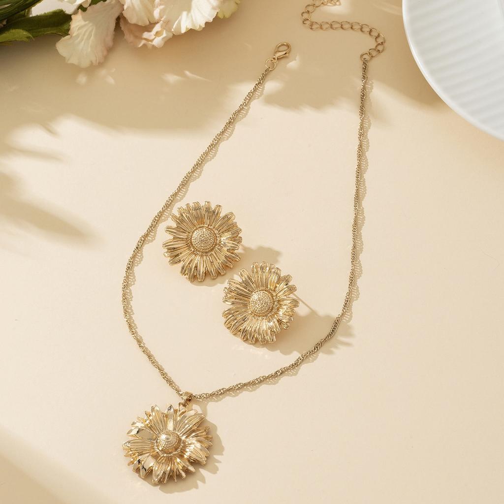 Flower Necklace Alloy Flower Sunflower Double Layer Engraved Necklace Open Sunflower Clavicle Chain