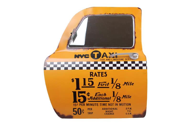 

Декоративное желтое зеркало на двери автомобиля в стиле нью-йоркского такси