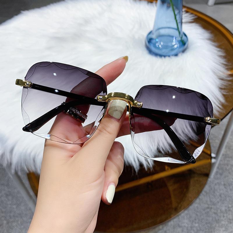 

New Summer Frameless Cut Edge Sunglasses Sun Visors Women Fashion Transparent Multi-color Lenses Version UV400 Women Sunglasses