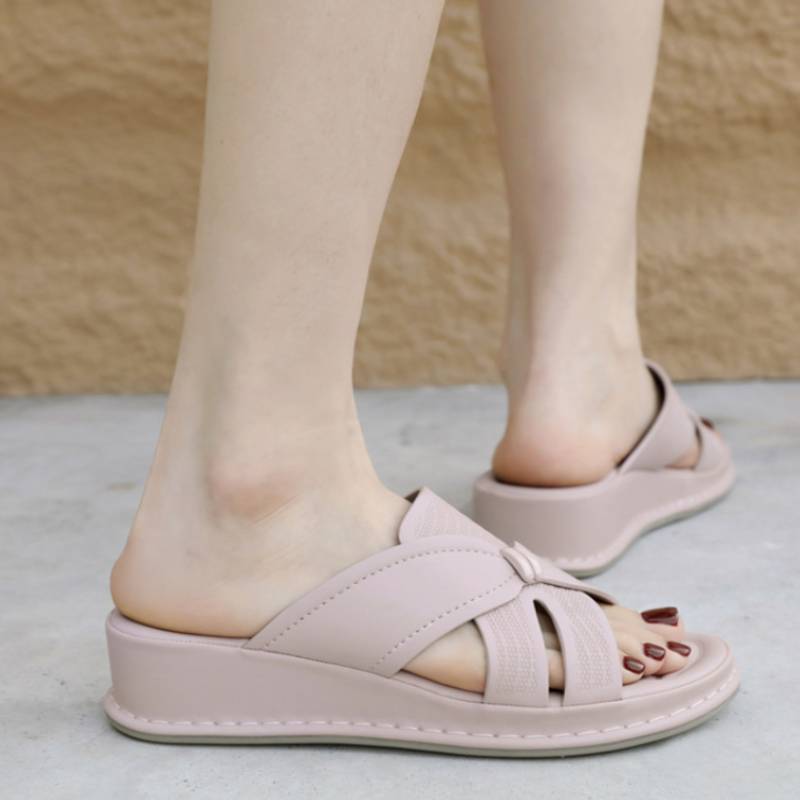 Fashion 2025 Spring And Summer Sandals For Women Comfortable Breathable Versatile Large Size Casual Light And Sweet Thick-Soled Slippers