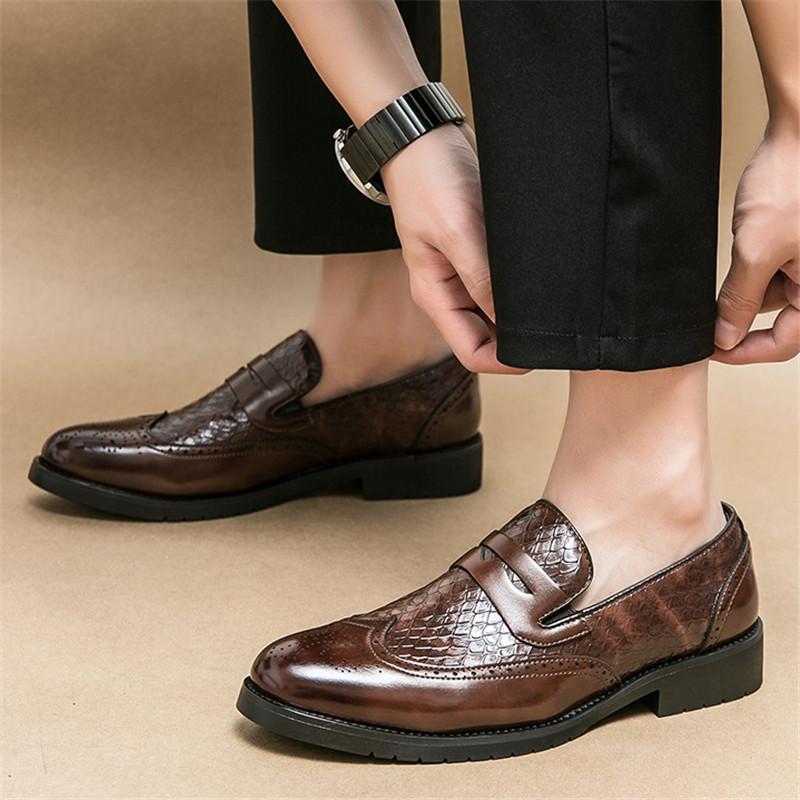 Retro Penny Loafers New Men's Pointed Patchwork Leather Brogues Shoes Designer Formal Wedding Prom Dress Homecoming Footwear