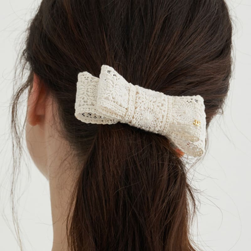 

Jean Paul Clarisse Country Race Autopin JP-25-046AB ivory