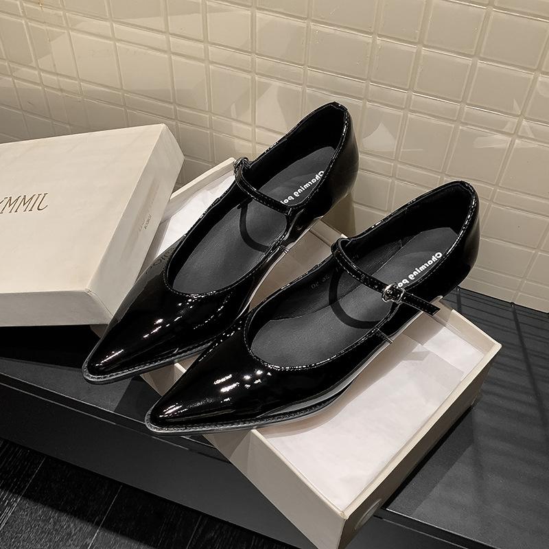 34-42 can be returned or exchanged in the autumn of 2025, the new fashion pointed cat heel single shoes women's one-word buckle soft leather women's