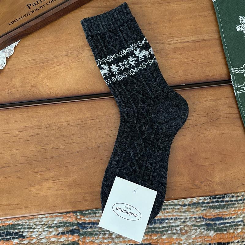 New Autumn and Winter Thick Warm Wool Socks Women Cute Kawaii Warm Snow Socks Christmas Retro Reindeer Loose Middle Tube Socks