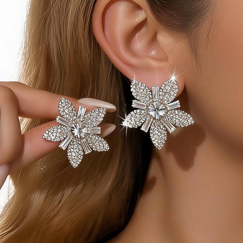 Silver Needle Rhinestone Flower Stud Earrings – Light Luxury Petal Design