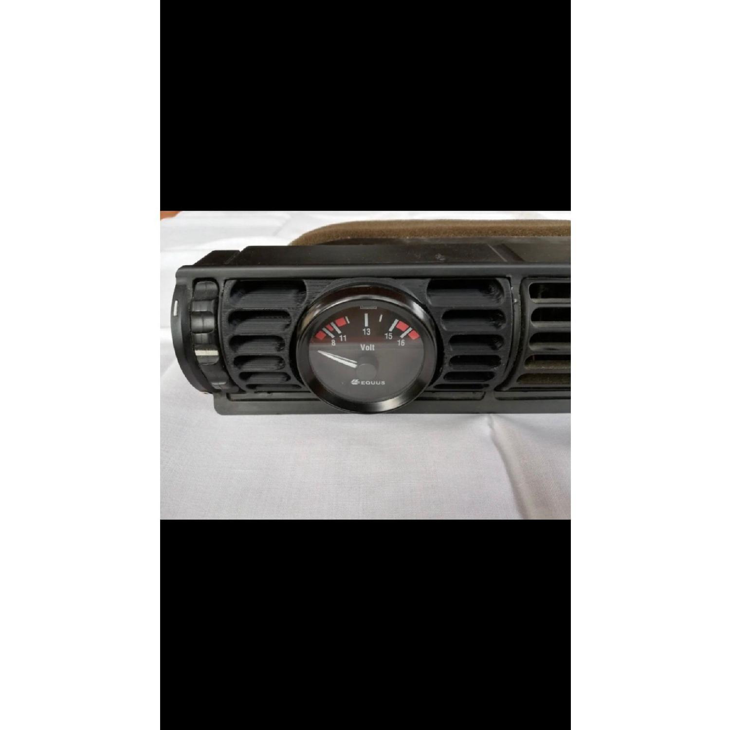 

Bmw E30 Решітка обігрівача Turbo і Air Suspension Clock Pod