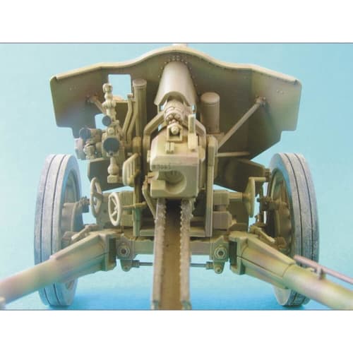 AFV Club 1/35 LeFH18/40 10.5cm Howitzer Plastic Model