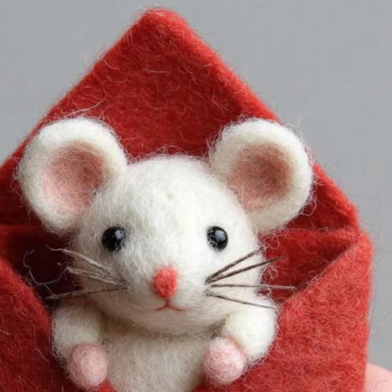 Handmade Felt Mouse Plush Toy Cute Animal Ornament Soft Charming Home Decor Unique Gift for Collectors