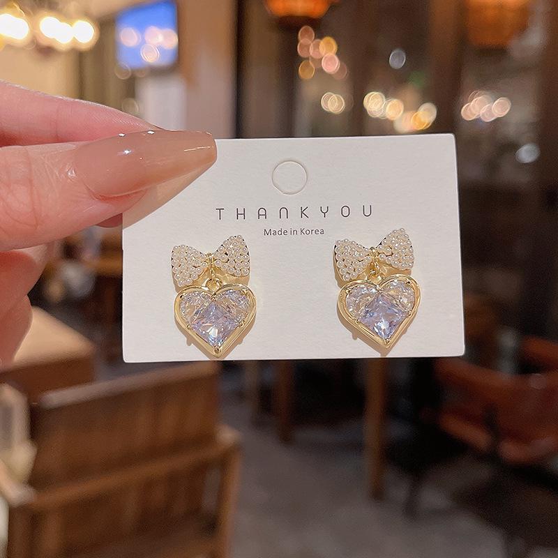 

Korean Pearl & Zircon Love Earrings - Versatile S925 Silver Needle