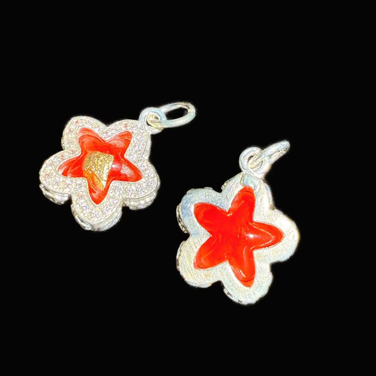 

Authentic Northern Thai Luang Por PanLo Lucky Star Pendant червоний