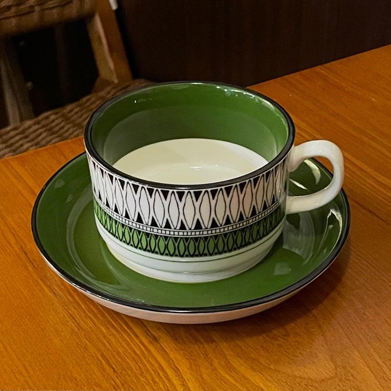 

Retro emerald rhombus coffee cup and saucer set, high-end light luxury afternoon teacup, Finnish medieval ceramic cup, water cup 250ml зелений колір плед