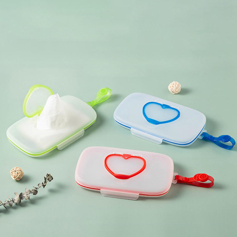 1PC PP Material Portable Heart-Shaped Wet Wipe And Mask Storage Box with Snap Closure for Kids Travel Tissue Holder