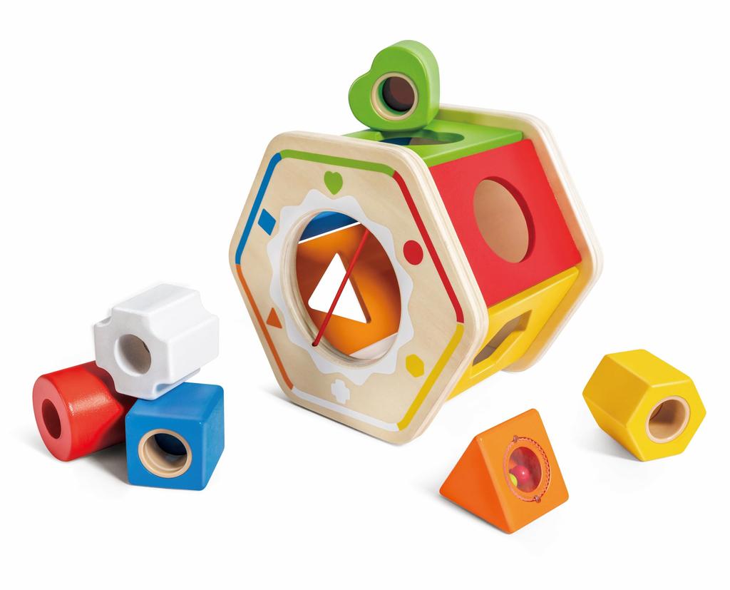 Hape Farbige Formensortierbox, 14 x 20 x 18 cm, für Kinder ab 3 Jahren, Hölzernes Rollenspielzeug, E0516