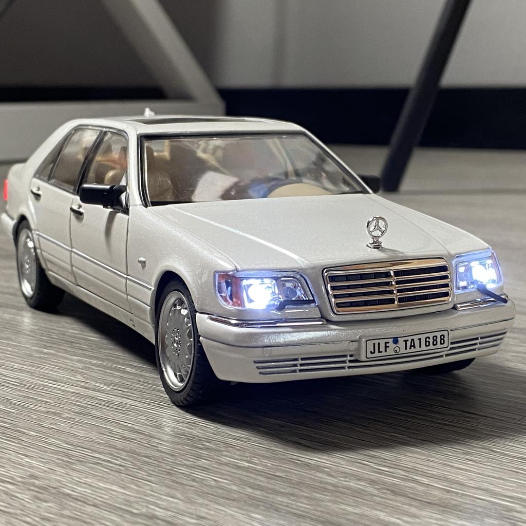 1:24 Mercedes Benz S W140 320SEL luxury cars Alloy Metal Diecast Model Car Sound And Light Pull Back Birthday Present For Child