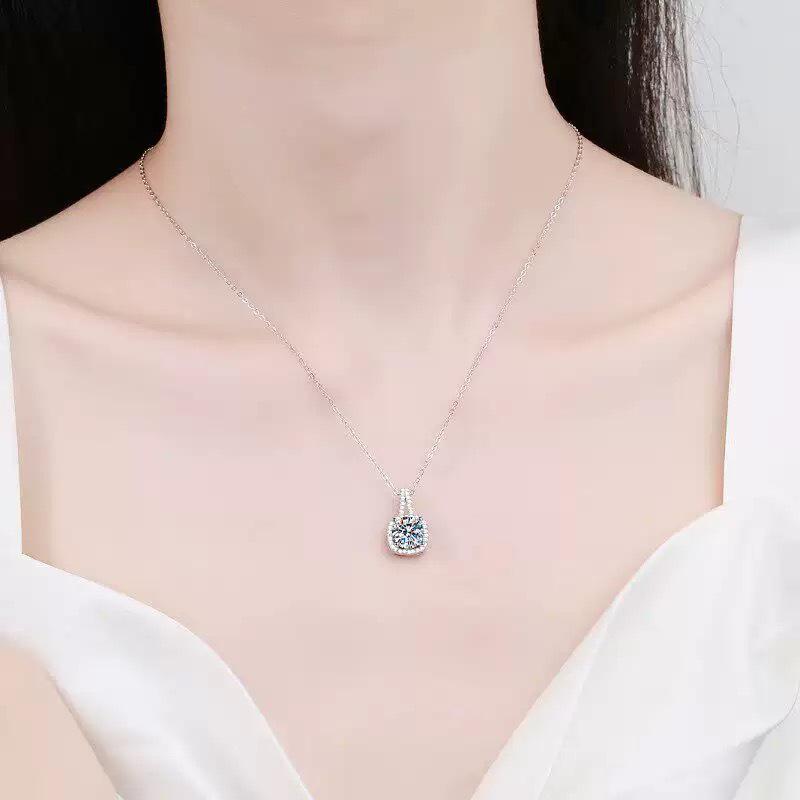 S925 Sparkling Diamond Sugar Cube Necklace: Chic Moissanite Pendant Gift for Women