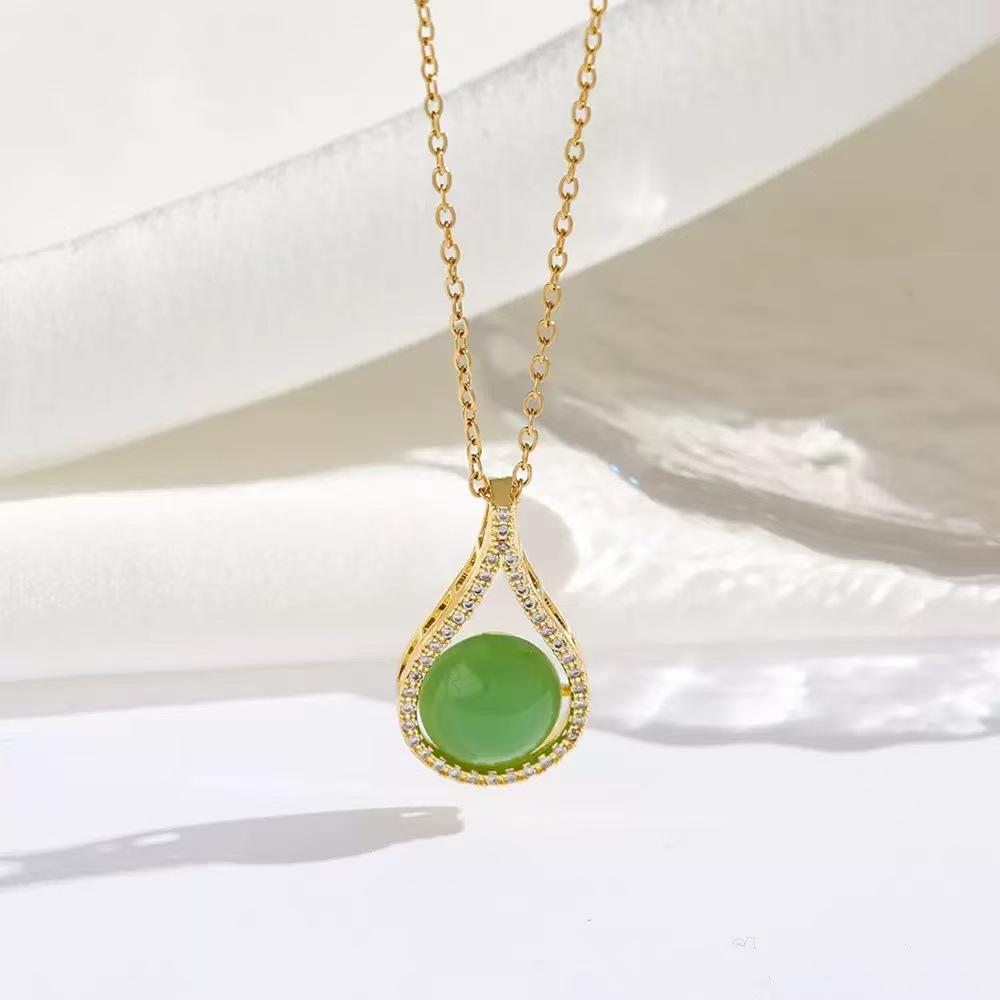 Vintage Titanium Steel Women's Pearl Pendant Necklace - Light Luxury Clavicle Chain