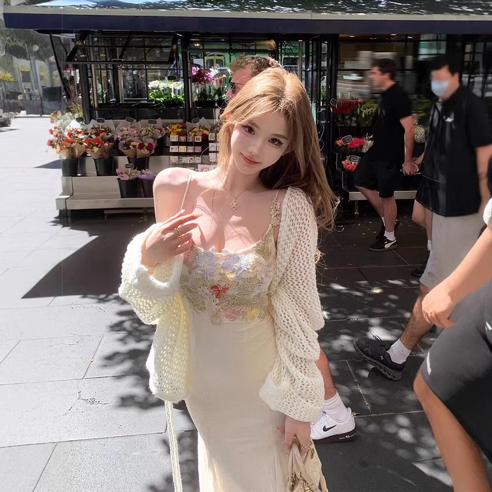 Elegant Lace Mesh Floral Fishtail Dress - Women's Waist-Defining, Slimming, Spaghetti Strap Bodycon for Spring/Summer