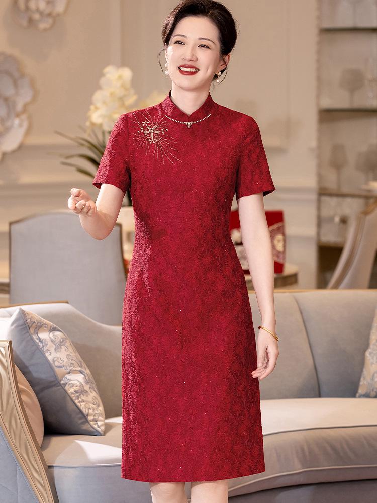 2025 Spring Red Lace Qipao: Young Plus Size Three-Quarter Sleeve A-Line Dress for Mothers at Wedding Banquets
