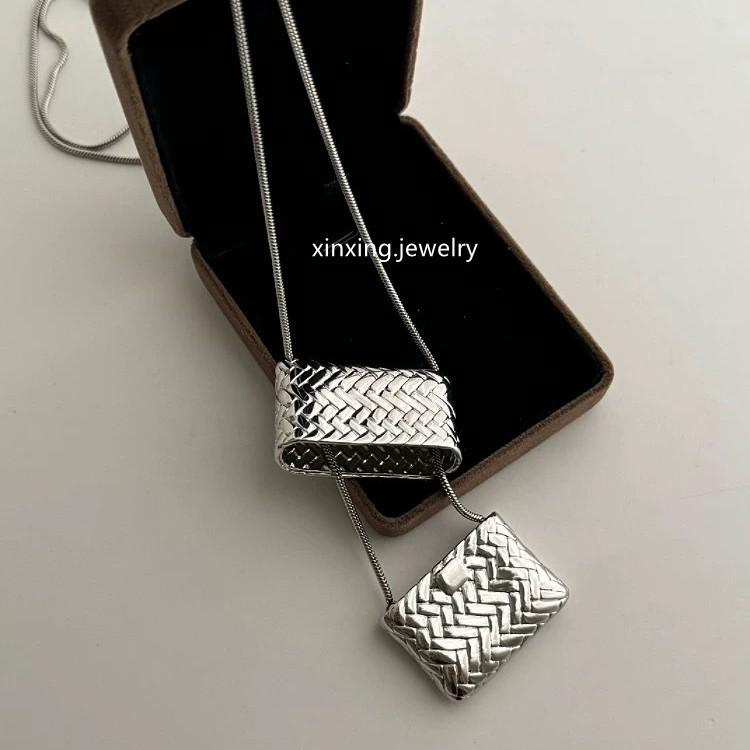 

Vintage-Style Woven Handbag with Retro Square Pendant Long Necklace