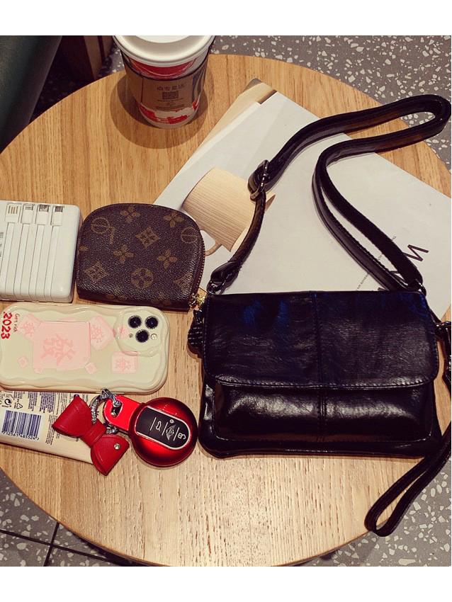 Damen 2025 Retro Rindsleder Handgelenktasche - Einfarbig, Hochwertige Kleine Quadratische Umhängetasche