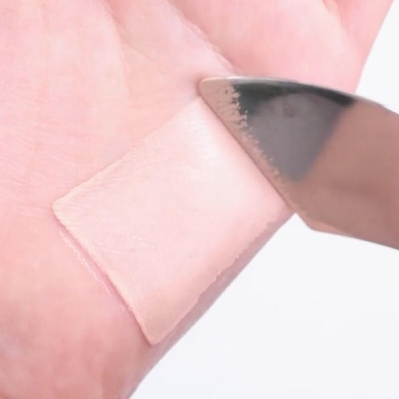 Mini nerezová oboustranná špachtle na make-up, včetně pouzdra