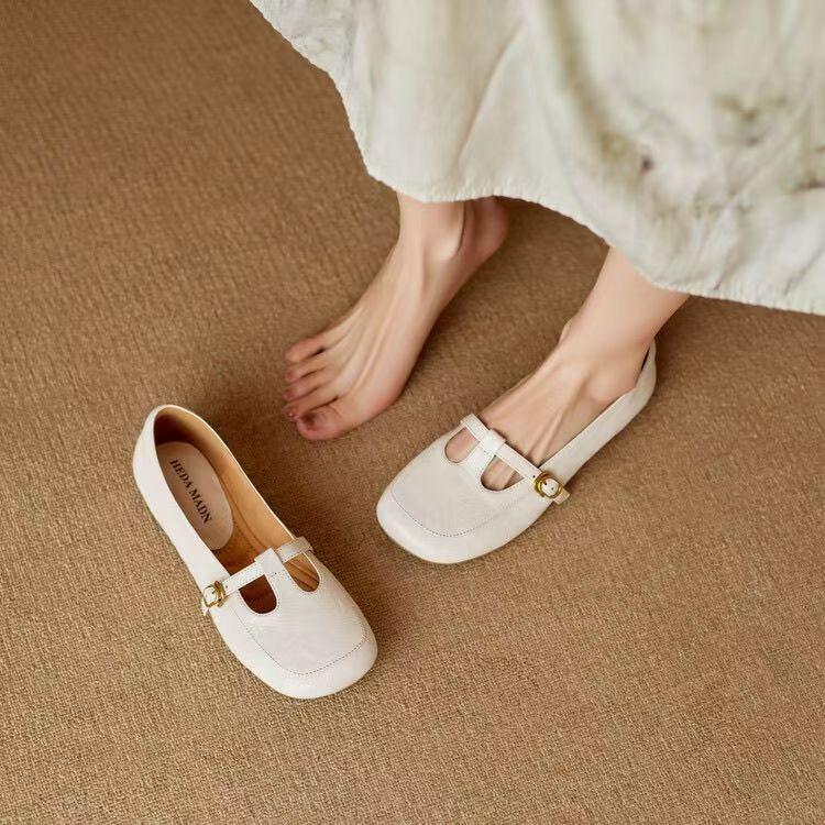 

2025 осень новые лоферы на одной педали из мягкой кожи женские на толстой подошве простые туфли для мамы на мягкой подошве удобные маленькие одинарные туфли женские 40