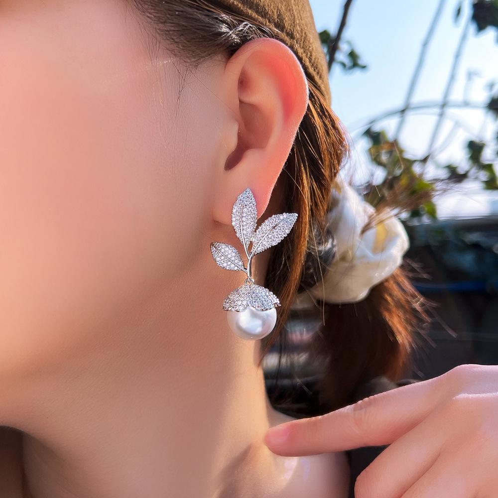 Needle Light Luxury Elegant Temperament High-End Pearl Earrings Slightly Inlaid Zircon Leaf Pearl Earrings