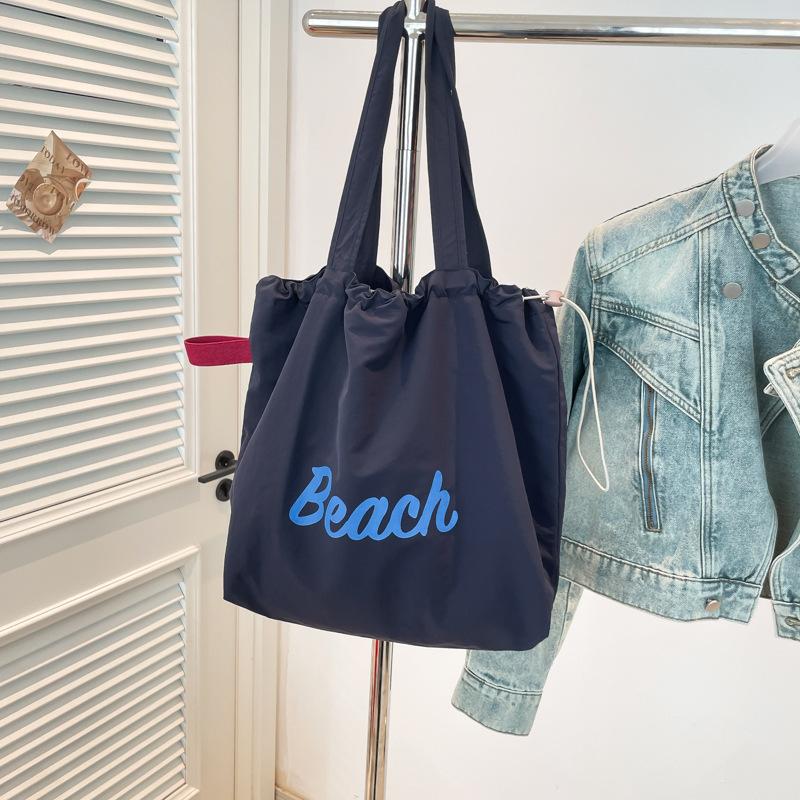 

2025 spring new foreign style niche design large capacity bag fashion trend women s shoulder tote bag