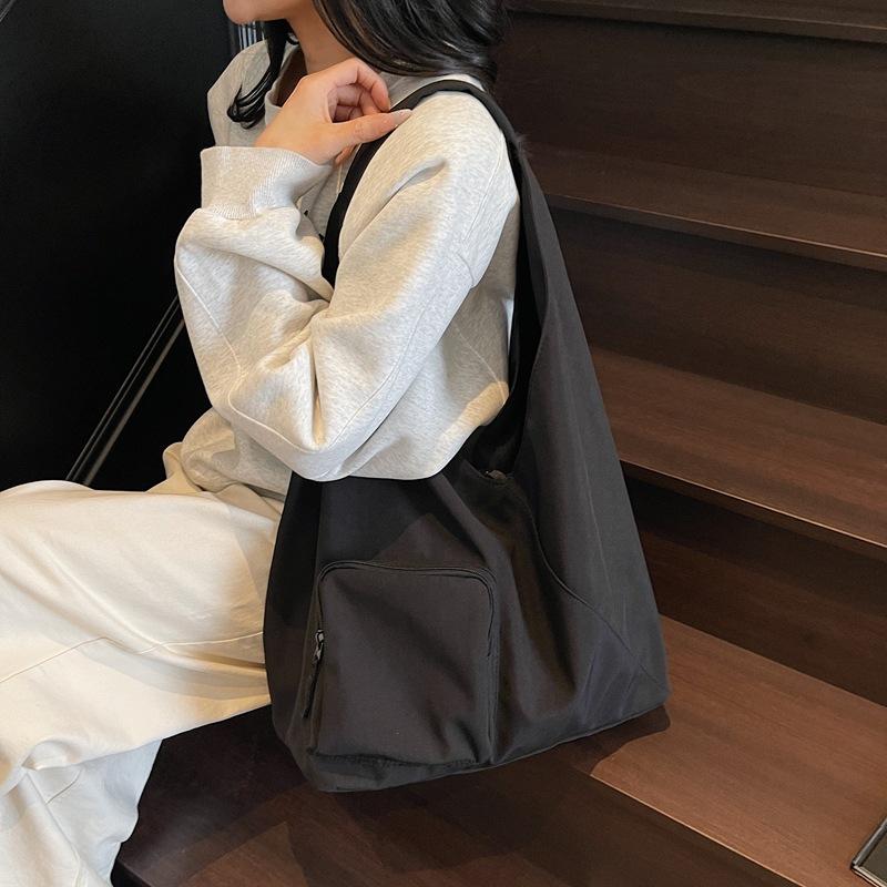 

Japanese simple handbag bag women s 2025 new large-capacity triangle bag casual shoulder bag commuter canvas tote bag 44*16*30 чёрный