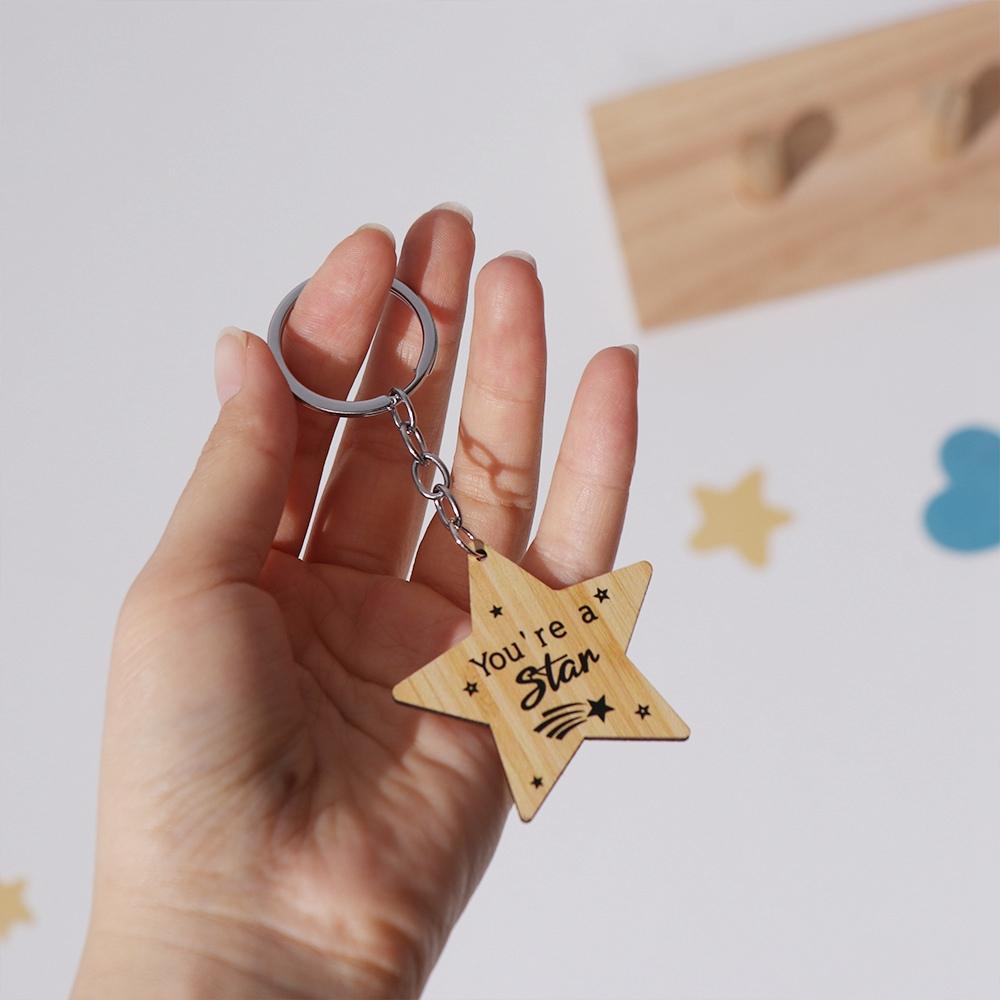 

Многоцелевой деревянный брелок для ключей с персонализированной подвеской в виде английской буквы Подарки