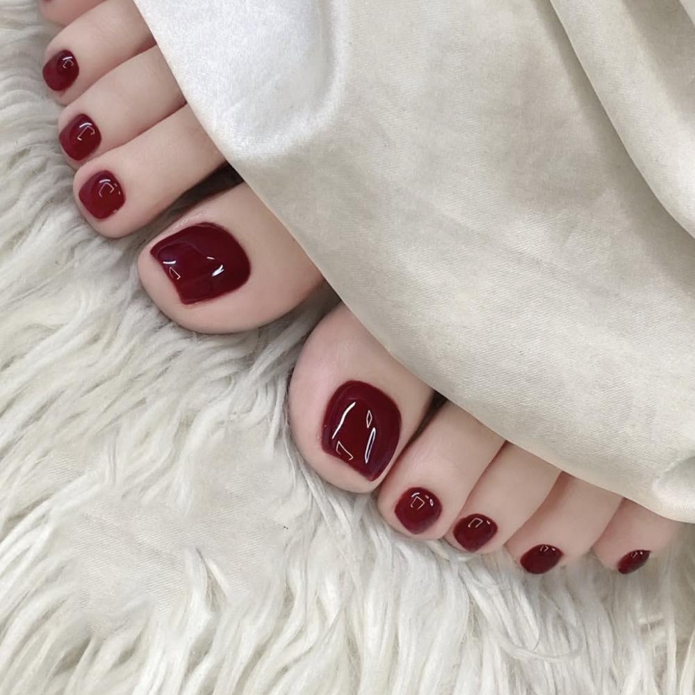 

Wearable Cherry Red Removable Short Square Toenail Tips - Simple & Versatile Fake Nails