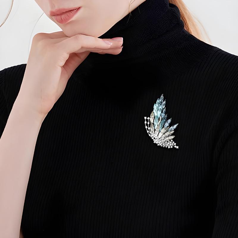 Gradient Crystal Butterfly Brooch, High-end Women's Luxurious Style, Diamond-encrusted Brooch, Niche High-end Sense