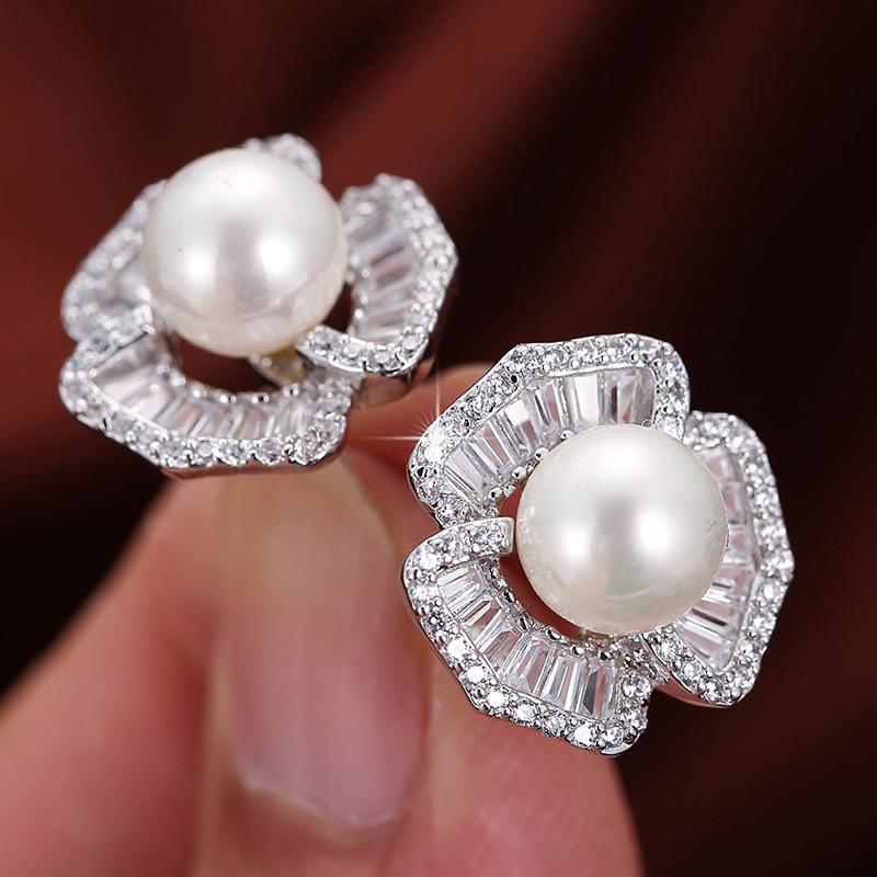 Elegant Pearl and Rhinestone Stud Earrings - Women's Stylish European and American Copper Accessories