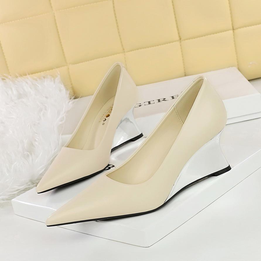 Damenschuhe, Keilabsätze, High Heels, Flache, spitze Keilschuhe aus Metall, Maßgefertigte Schuhe, High Heels