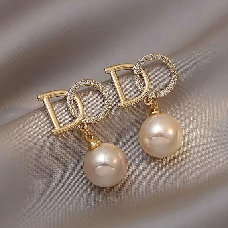 Boucles d'oreilles à tige en perles de fleur de vent parfumées à petite aiguille argentée, boucles d'oreilles légères et luxueuses, style célébrité, style rétro élégant et tendance