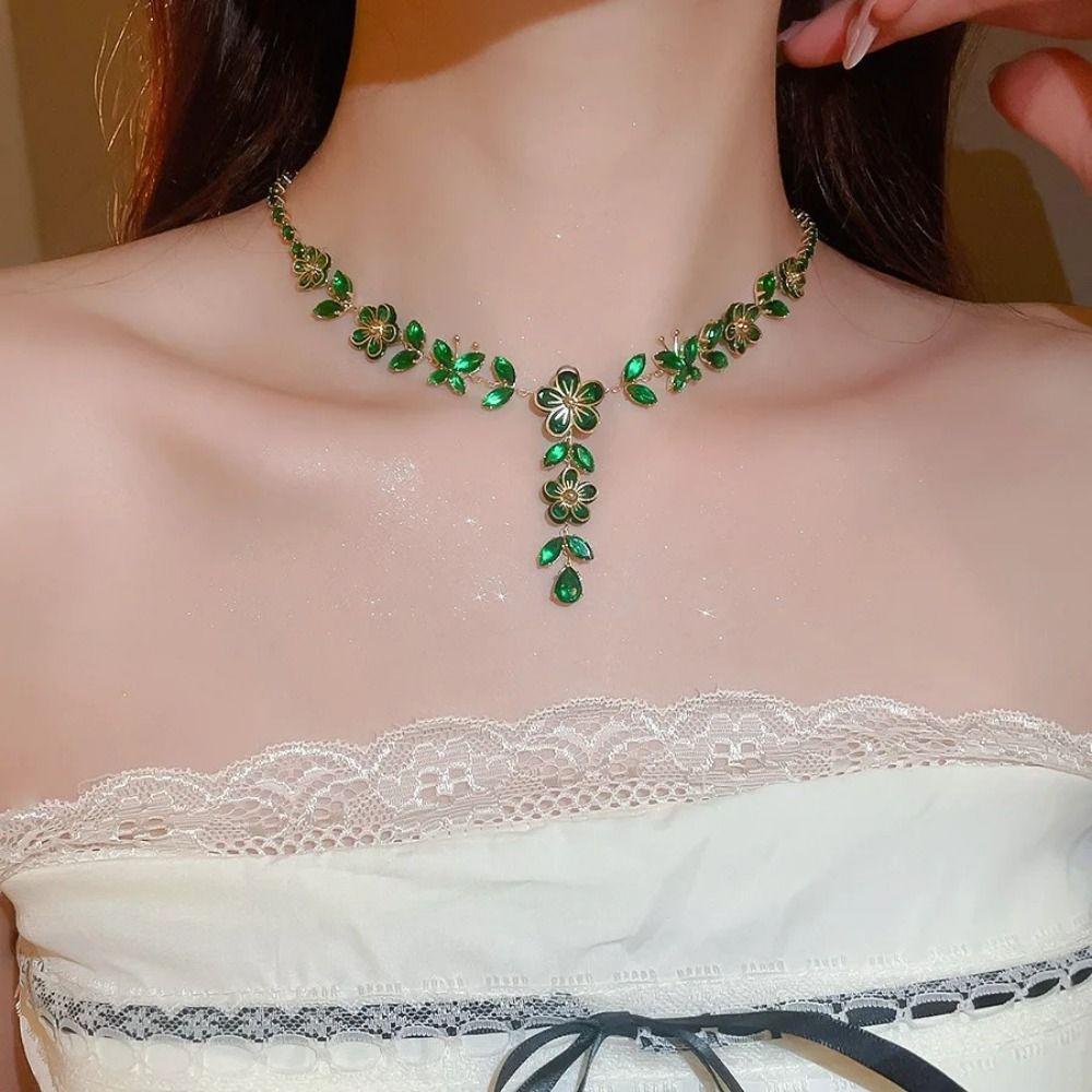 Trendige Zirkon-Halsketten Exquisite Schlüsselbeinkette Leichte Luxus-Schmuckset Bankett