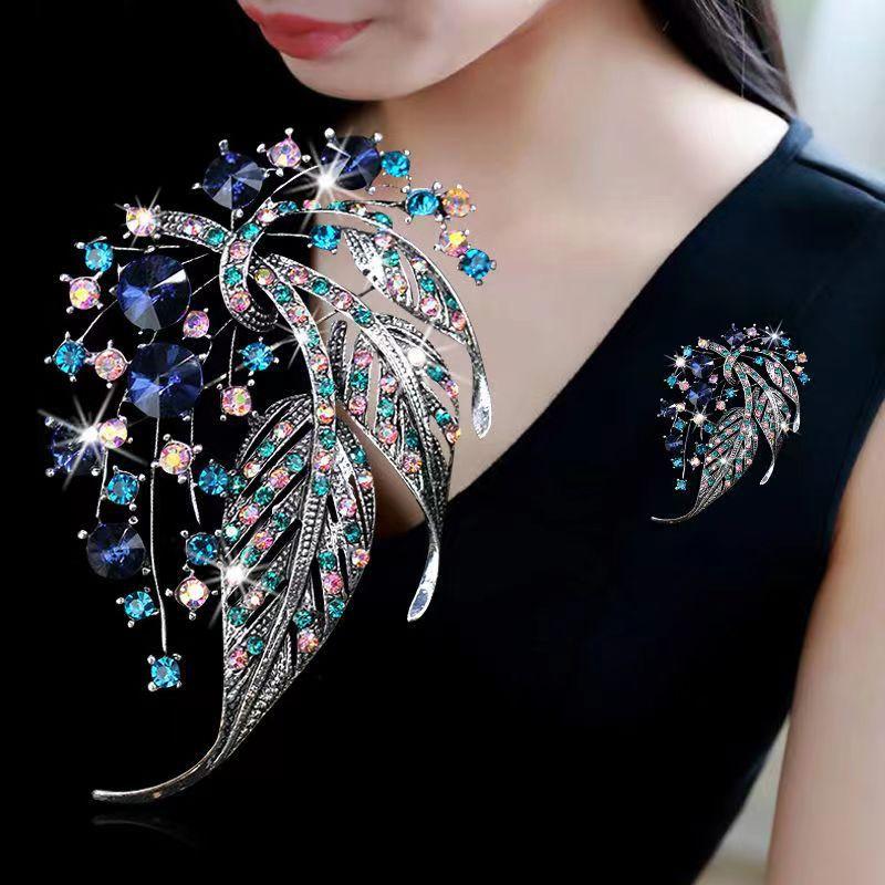 Spilla Foglia Arcobaleno Vintage in Argento con Chiusura a Spilla di Sicurezza per un Indosso Elegante