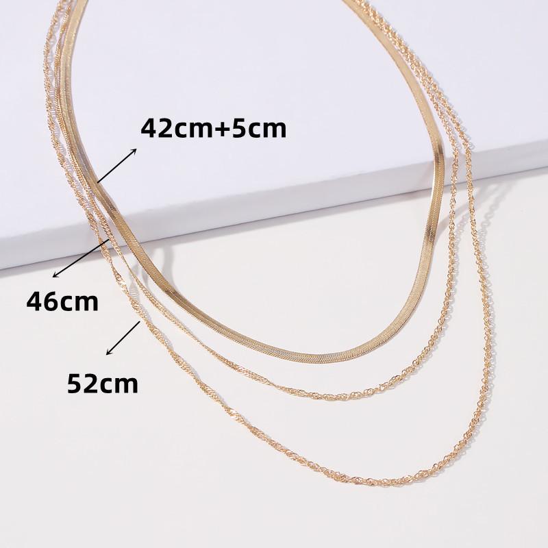 Simple and Exquisite Collarbone Chain Temperament Personalized Accessories Women, Multi-layer Twisted Chain Snake Bone Chain Necklace