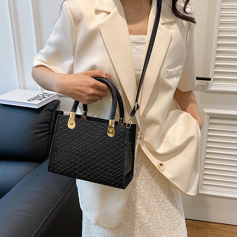 Fashionable Pu Leather Small Handbag For Women Stylish Trendy Spring 2024 Crossbody Bag For Daily Use