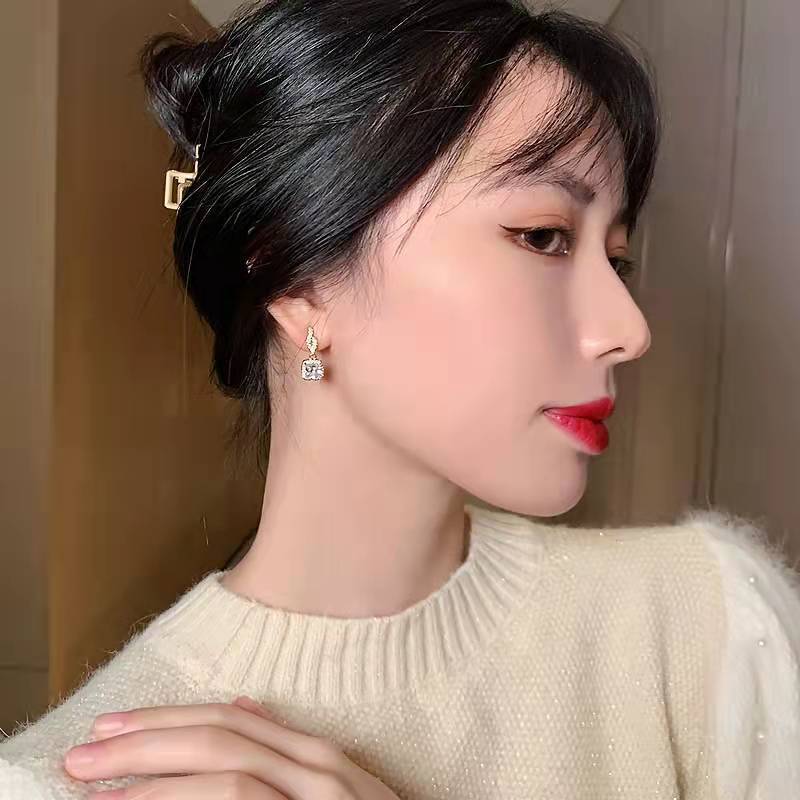 New Square White Zircon Stud Earrings For Women Personality Fashion Daily Wear Accessories Party Jewelry Gift Wholesale