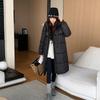 The big quilt is thickened with a new loose down padded jacket for the winter of 2025, and a women's long over-the-knee cotton jacket