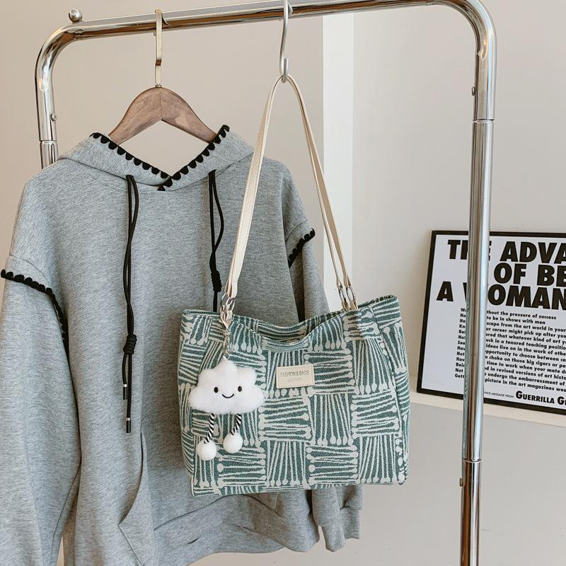 

Корейская версия модной и красивой сумки женская сумка 2024 новая сумка под мышку повседневная осенняя трендовая темпераментная плечевая сумка-тоут Without pendant зелёный